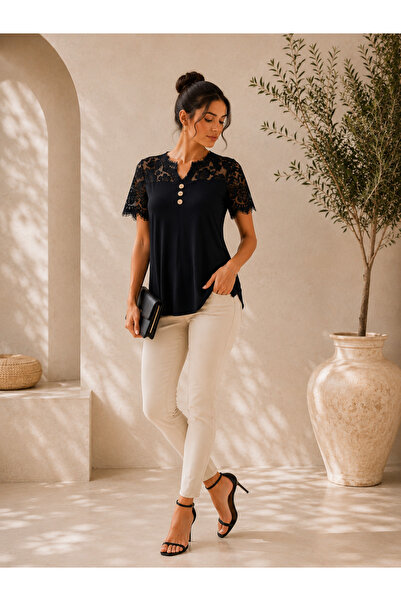 Kokosh moda Κομψή γυναικεία μπλούζα με δαντέλα και λεπτομέρεια σε σχήμα V, κο...