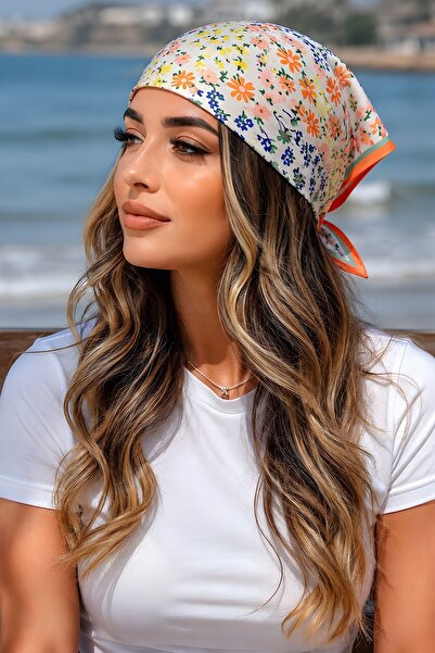 İmajButik Bandana cu model de flori portocalii