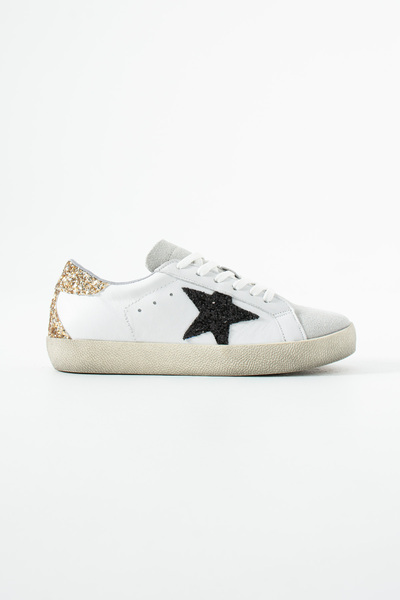 Siena Shoes حذاء رياضي نسائي من Gossy برباط وتفاصيل لامعة باللونين الأسود/الأبيض