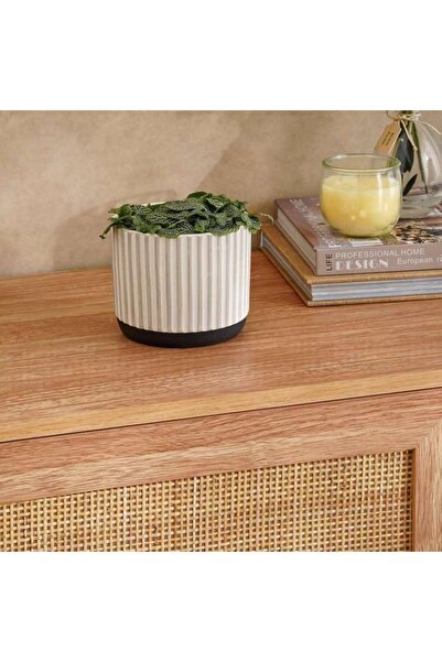 PAN HOME Laura Terracotta Planter With Stand 14x14x12cm - White