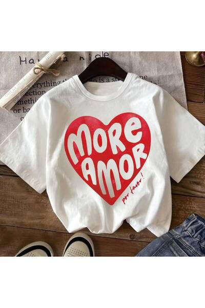 212Wear تي شيرت أنيق وجذاب بتصميم قلب مطبوع عليه عبارة "More Love" باللغة الإ...