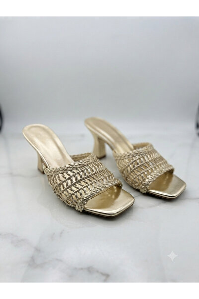 BURAK ALDAY SHOES شبشب نسائي بتفاصيل محبوكة ذهبية
