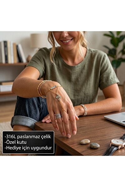 HER ŞEY NOTA www.herseynota.com Serpentine Royale Hand Chain Bracelet