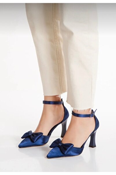 FYD SHOES حذاء نسائي من مادة الساتان بتفاصيل فيونكة