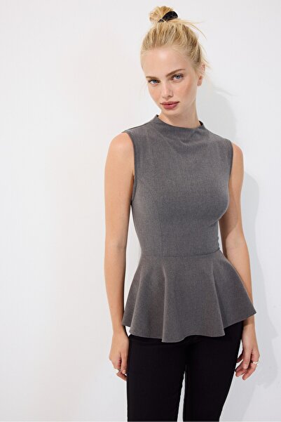 Stradivarius Dik yakalı peplum kolsuz top