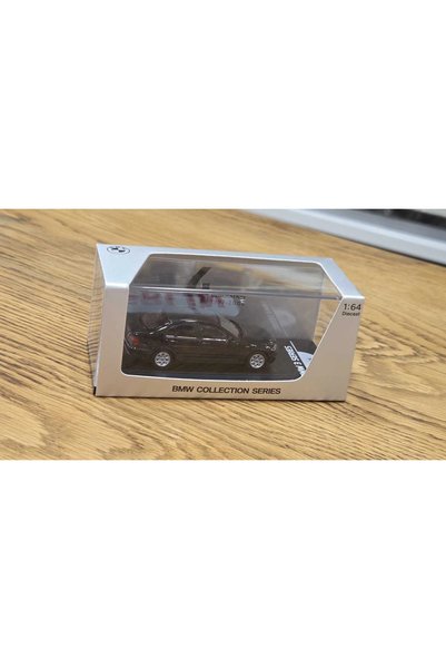 Marka 1/64 BMW E46 SİYAH - Collector Edition ’’ 50 Years BMW 3 Series ’’