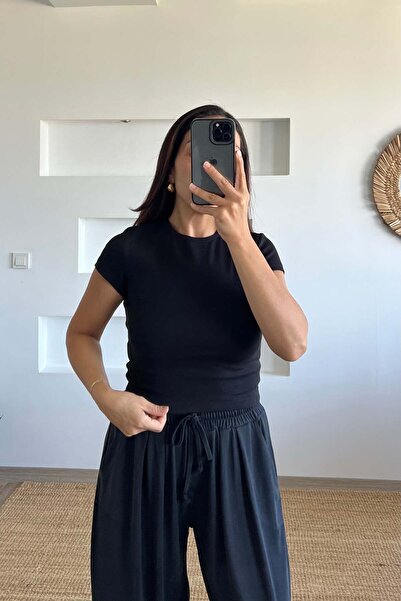butikhola Black Soft Textured Basic Tshirt