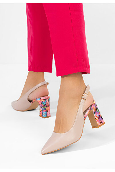 B T Shoes Μπεζ παπούτσια λουνέζα με λουράκι στη φτέρνα
