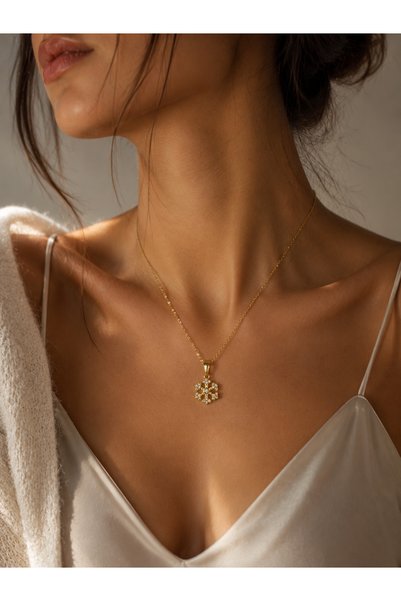 Gökkuşağı Sepeti Steel Snowflake Pendant Necklace with Zircon Stone Gold Color Minimal Women's Necklace Daily and Special Occasion Jewelry