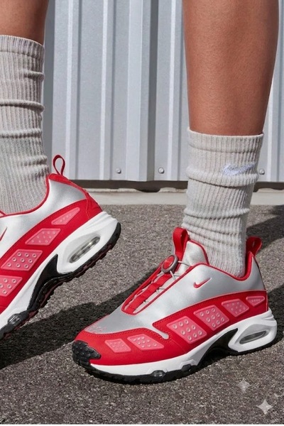 Nike حذاء رياضي للجنسين من Air Max SNDR Fusion باللونين الأحمر والفضي IH39-ER...