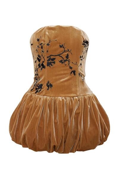 NO BRAND Rochie de catifea maro Bombchair cu umerii goi Prettylittlething 42