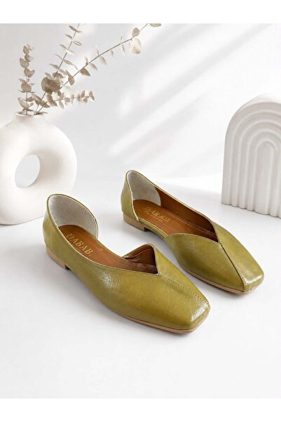 dabab shoes حذاء DANTE نسائي من الجلد اللامع باللون الأخضر الزيتي ذو مقدمة مر...