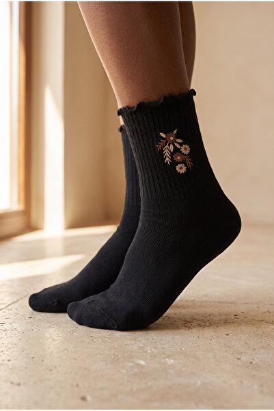 Katia&Bony Women's Daisy Embroidered Cotton Socks Black