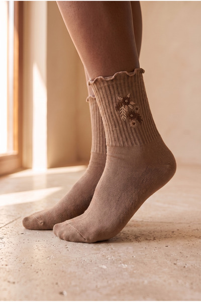 Katia&Bony Women's Daisy Embroidered Cotton Socks Light Brown