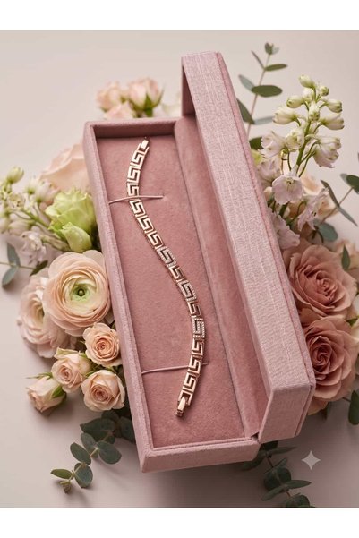 CM Roxanne Elegant Detailed Women's Bracelet