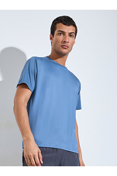 Styli Men Blue Solid Regular Fit Activewear T-Shirt