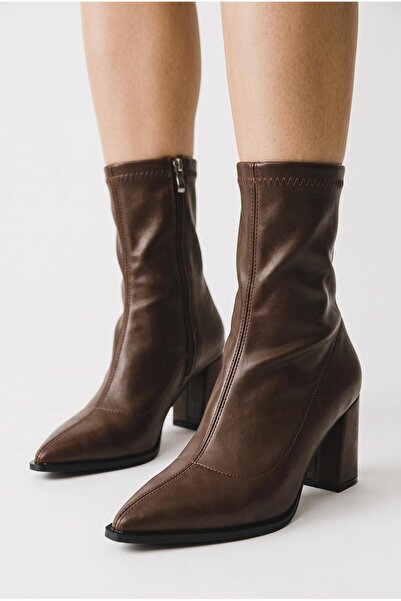besoin shoes store حذاء نسائي مطاطي بكعب سميك وتفاصيل سحاب