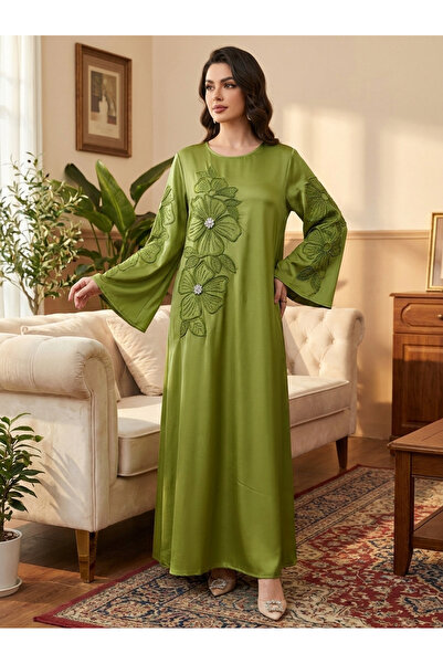 Finelook عباءة ساتان مع تطريز زهري بلون متناسق وتفاصيل كريستالية |   فستان ما...