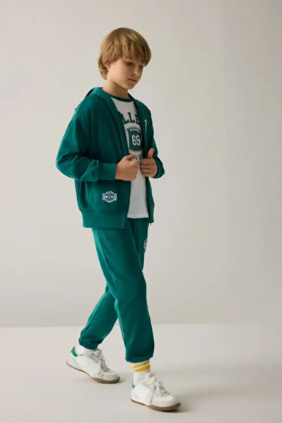 DeFacto Pantaloni de trening cu imprimeu colegiu, croială jogger standard, pe...