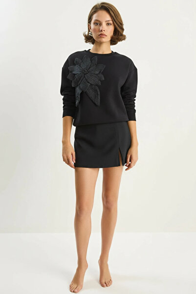 Efnaz style Women's Crew Neck Black Sweatshirt with Floral Accessories and Th...