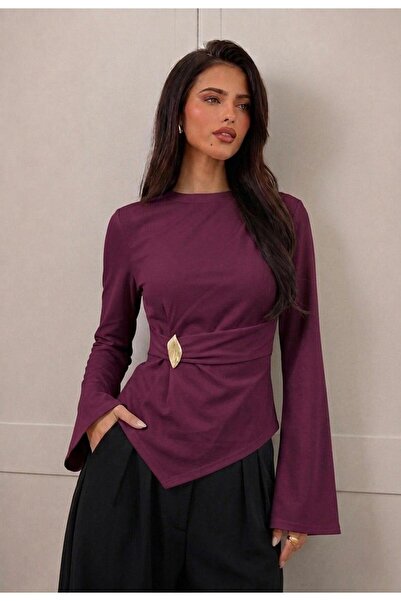 Moda Lounge بلوزة بأكمام إسبانية مع تفاصيل إكسسوارات