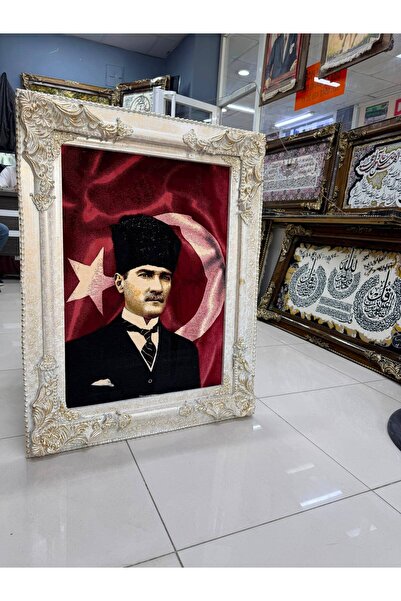Türk şanlı bayrağı ve Mustafa Kemal Atatürk İran Tebriz halısı