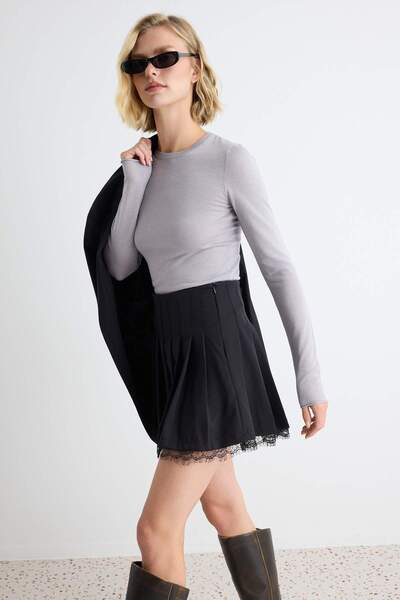 Trendyol Collection Black Pleated Skirt with Lace Mini Skirt Twoaw27Et00014