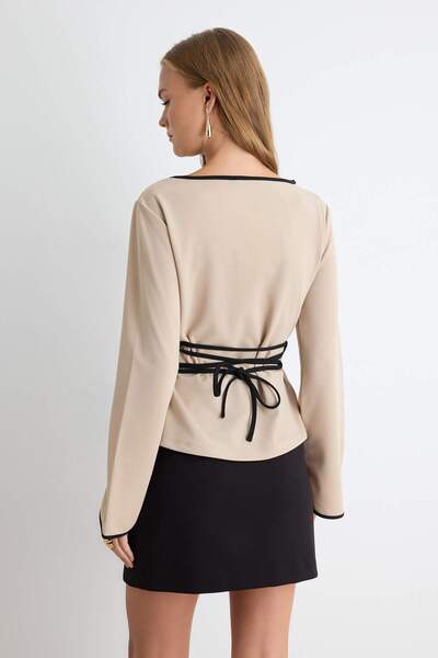 Trendyol Collection Bluză tricotată din crep, cu guler bărcuță, mânecă spanio...