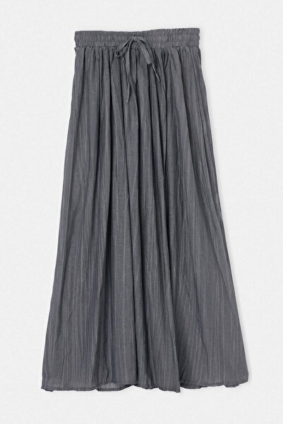 Drop by TrendyolMilla تنورة طويلة رمادية بخصر مطاطي قابل للتعديل TDRSS26ET00085