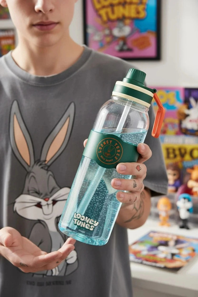 BUGS BUNNY Lisanslı Retro Serisi Pipetli ve Askılı Plastik Su Kabı 1000 ml