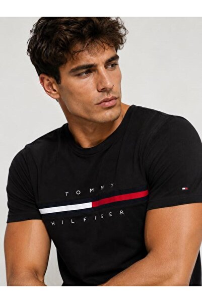 Tommy Hilfiger تي شيرت Czarny ذو مقاس عادي بشعار مقسم MW0MW22128