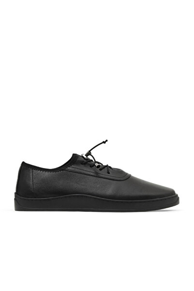 Bueno Shoes حذاء رياضي رجالي من الجلد باللون الأسود سفاري 34ma12343