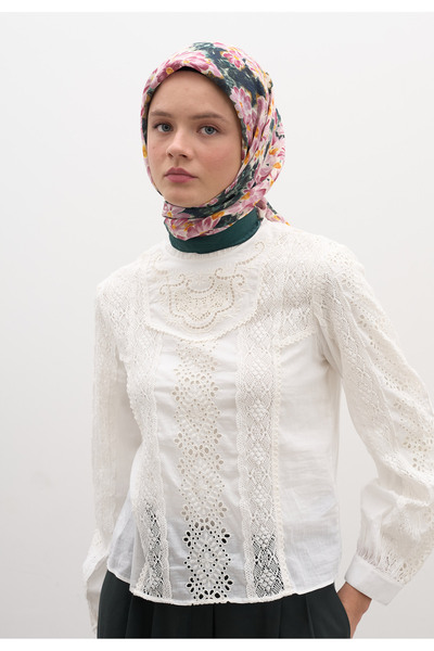 Freshscarfs Βαμβακερό μαντήλι βισκόζης με σχέδιο άνθη κερασιάς σε απόχρωση βε...
