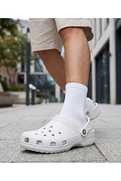 Crocs شباشب كلاسيكية للجنسين - راحة أيقونية وتصميم كروسلايت خفيف للغاية