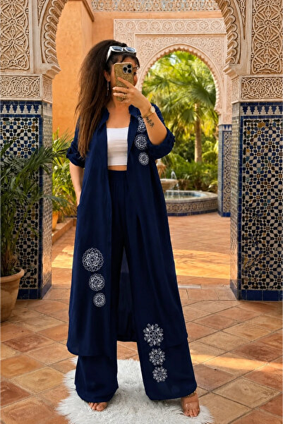 AZRA BUTİK Costum brodat argintiu, albastru marin