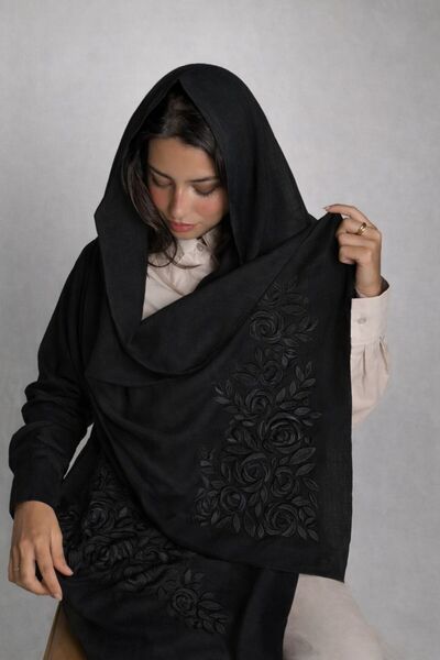 Veil Designer طرحه بوال بنطريز اسود غلي شكل الورد الجوري 190*60