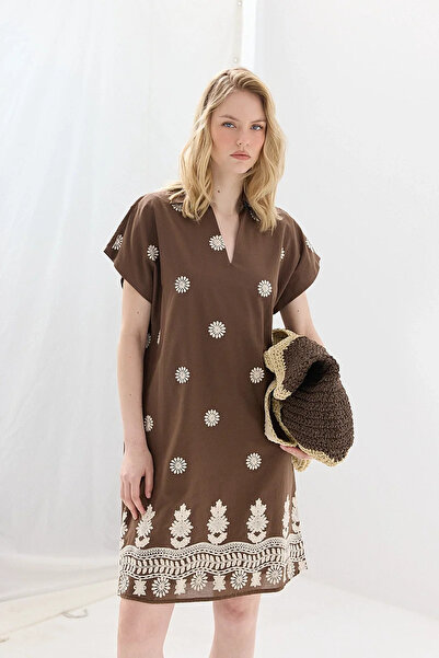 Gusto Rochie din bumbac cu guler tip cămașă și broderie - Maro