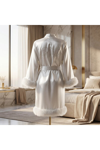 Lady Lingerie روب عروس فاخر أبيض من الساتان الحريري مع تفاصيل ريش أنيقة - أني...
