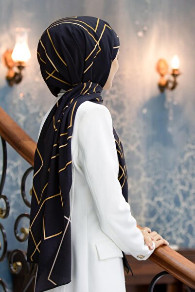 Vissona KREP GOLD DETAYLI KARO DESENLİ SİYAH RENKLİ 75X195 KIRIŞMAZ ŞAL