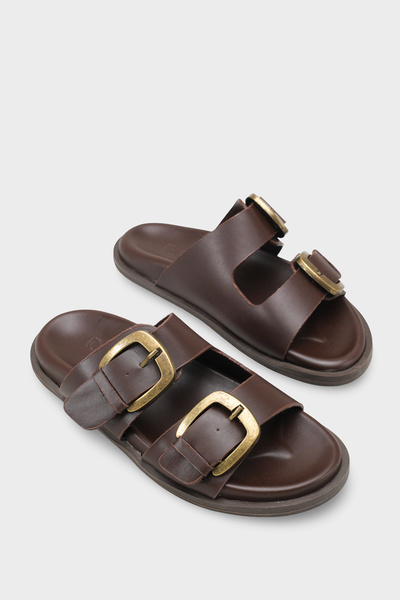 Capone Outfitters شبشب نسائي من Ilyssa بشريطين ومشبك