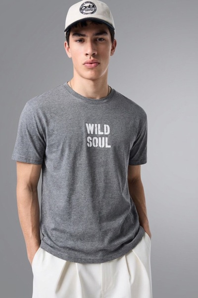 comstar Muška majica sa širokim krojem i tekstom "Wild Soul"