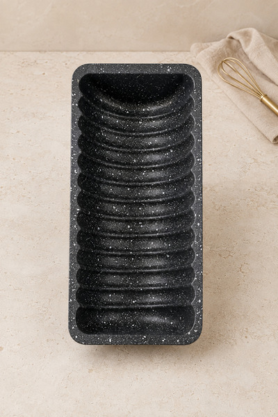 Enza Ayla Baton Cast Iron Cake Mold Black
