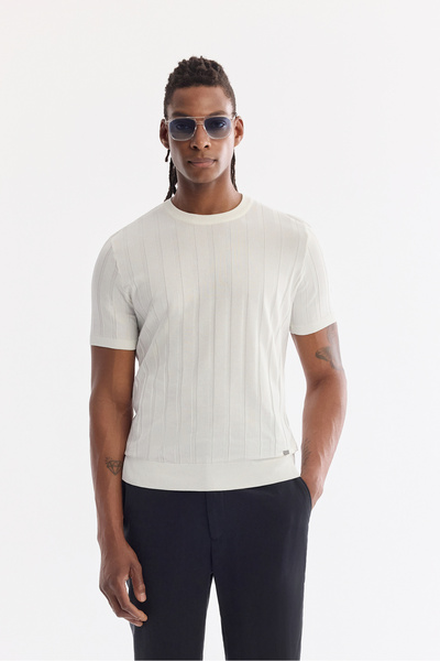 Avva Men's Ecru Crew Neck Easy Ü Tulle Enen Wrinkle-Free Regular Fit Knitwear...
