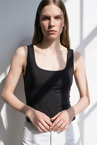 BARRELS AND OIL Women's Square Neck Thick Strap Tank Top - Black