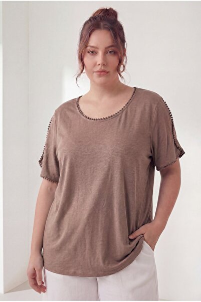 RMG Γυναικείο μπλουζάκι μεγάλου μεγέθους με κορδόνια στο γιακά και στις μανίκ...