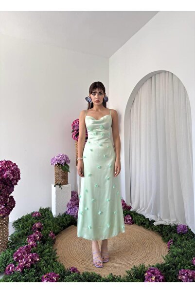 conconmoda Kadın Tasarım Saten Askılı Çiçek Detay Sara Uzun Elbise
