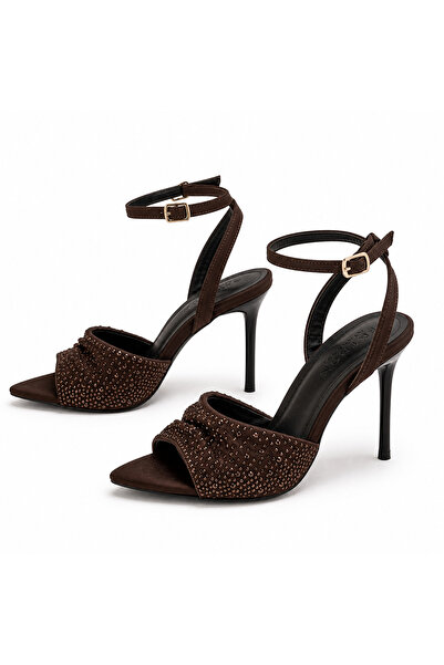 PATRON SHOES حذاء نسائي أنيق للسهرات بكعب رفيع وتفاصيل حجرية وحزام للكاحل