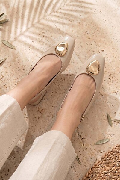 Stilbagshoes حذاء نسائي يومي من JUNE ÖN بتفاصيل مشبكية مستوردة باللون البني