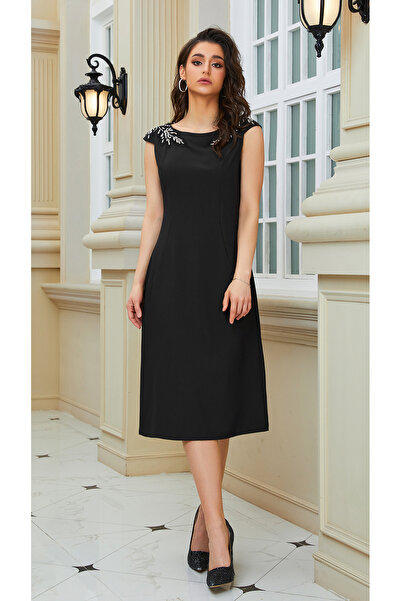 Independent High-End Black Dress with Luxurious Crystal Details
