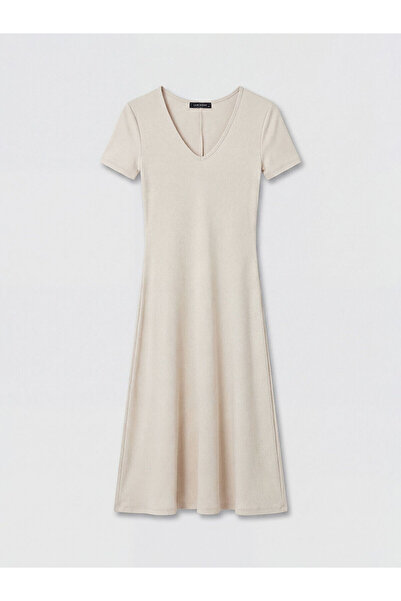 LC Waikiki فستان NEVAVM بتصميم V-neck Bodycon مع تفاصيل مميزة